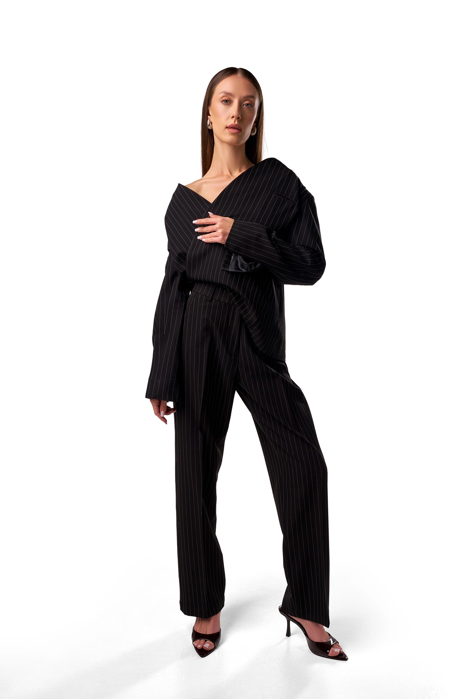 بنطلونات مخططة بخصر عالي